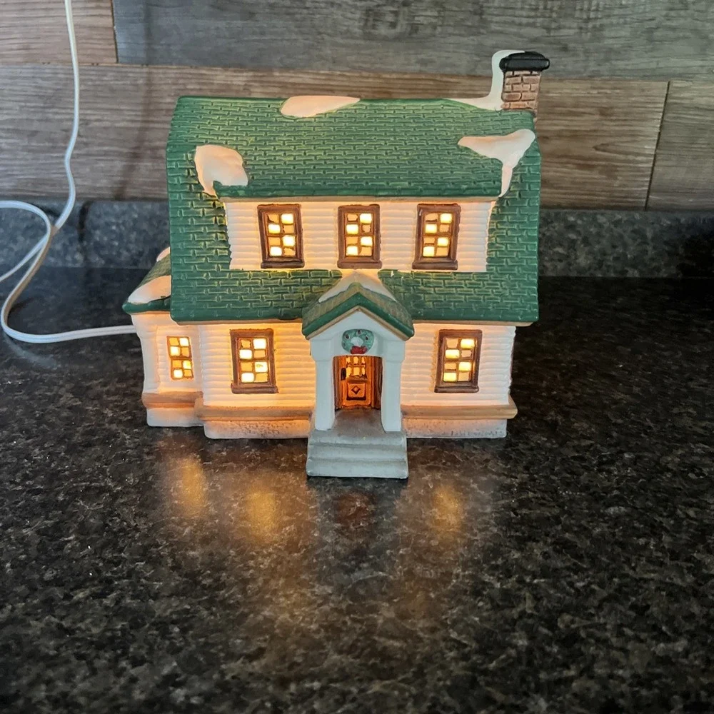 Heartland Valley Village House Cottage‎ Porcelain Lighted House Christmas O'Well